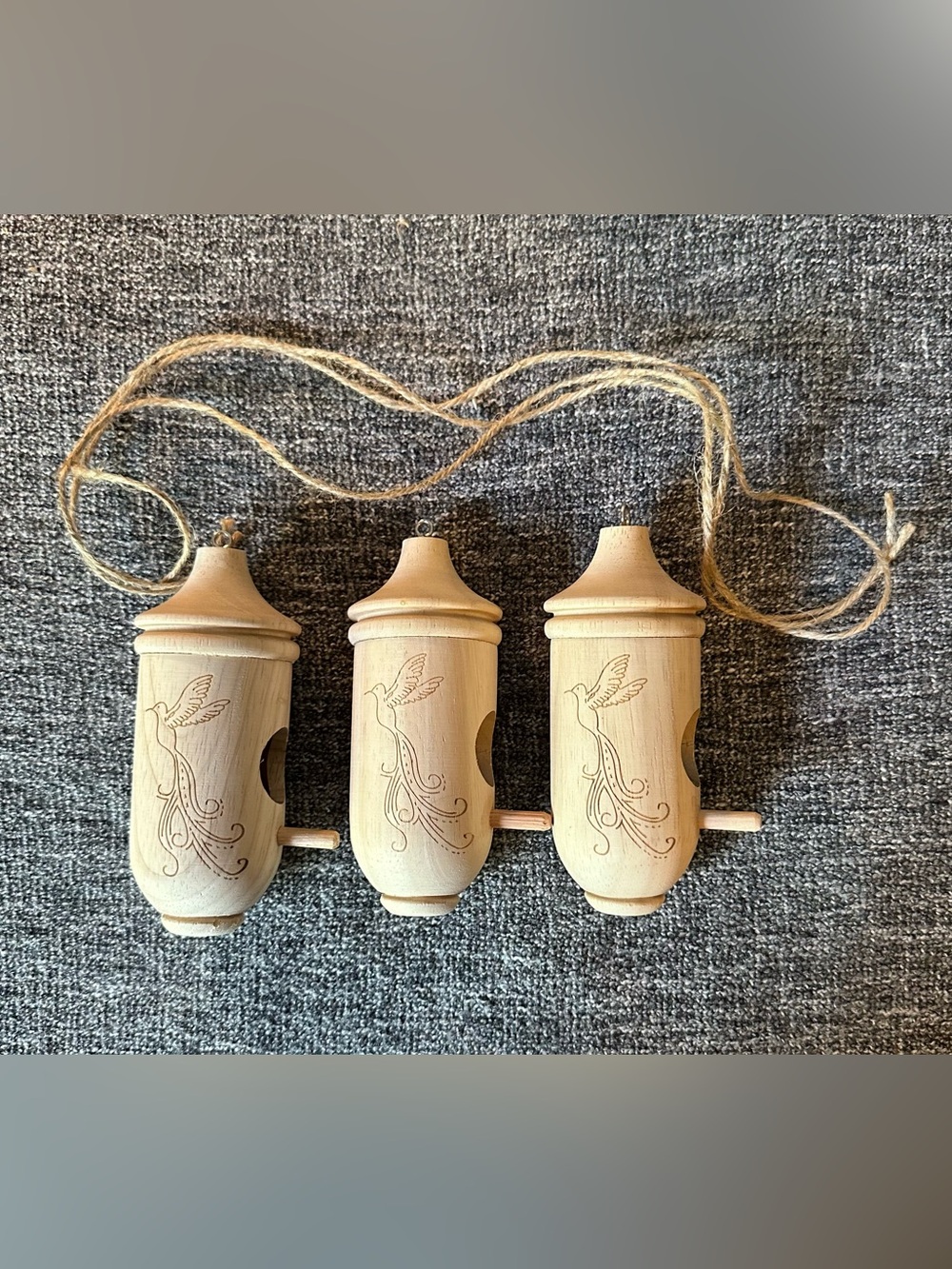 Wooden Hummingbird hanging bird nests • comes with coconut fiber bedding - Picture 3 of 4